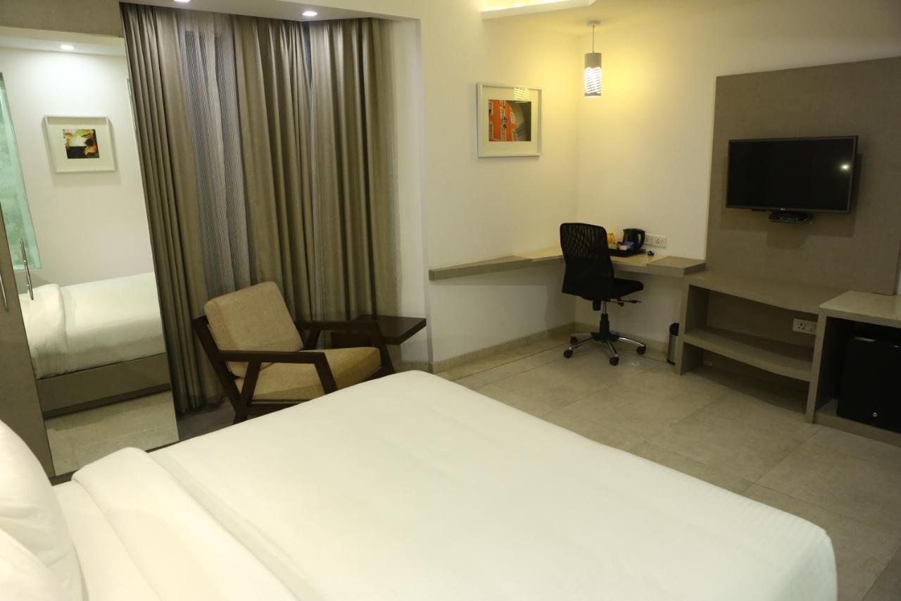 Keys Lite By Lemon Tree Hotels, Mayfield, Gurgaon Bagian luar foto